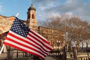 How Trump Ban Affects Green Card Holders and Dual Citizens